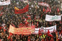 <b>法国各地爆发罢工潮 萨科奇式改革引起社会动荡</b>